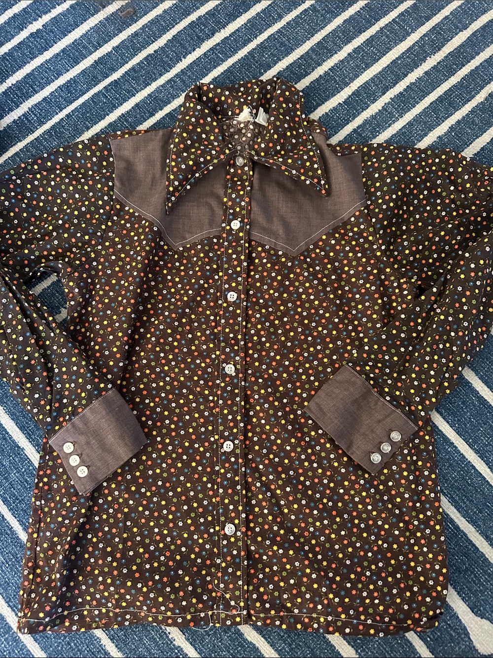 Vintage Montgomery Ward ditsy floral top with dagger collar